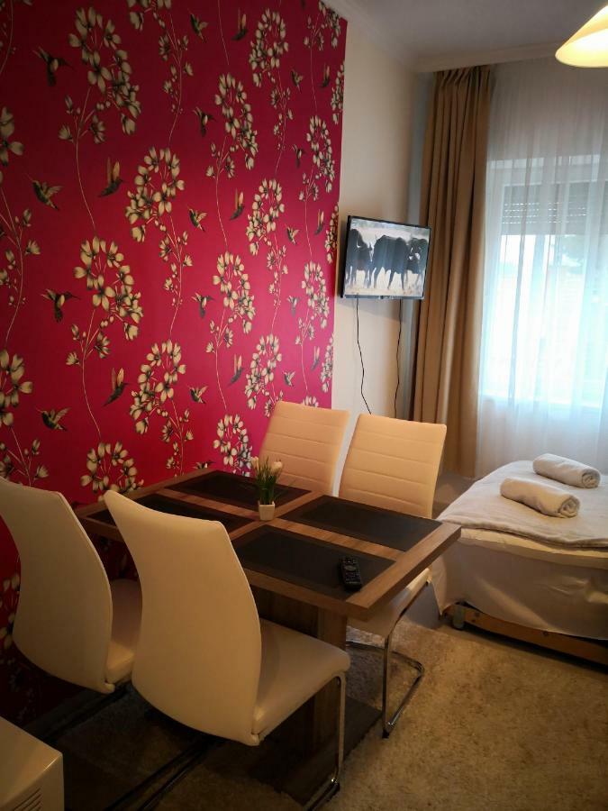 Kupola Apartman Szeged Buitenkant foto